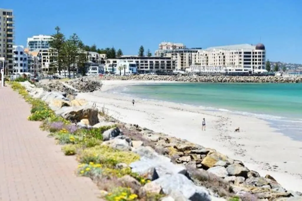Apartment Luxurious Beach Front Apt With Ocean View Balcony Glenelg