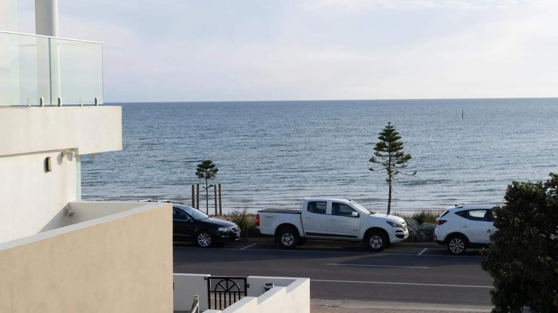 Luxurious Beach Front Apt With Ocean View Balcony Glenelg 0*,  Australia